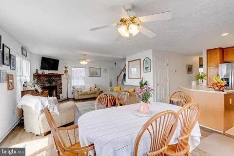Dining - 1013 Cold Spring Rd, Middle River, MD 21220 photo 2 of 3