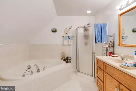 Bath - 1013 Cold Spring Rd, Middle River, MD 21220 photo 2 of 4