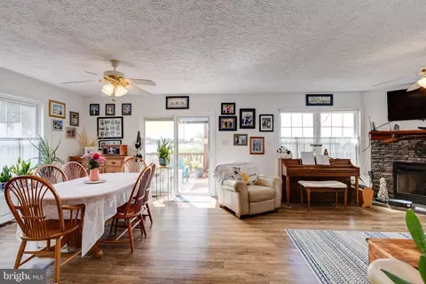 Dining - 1013 Cold Spring Rd, Middle River, MD 21220 photo 1 of 3