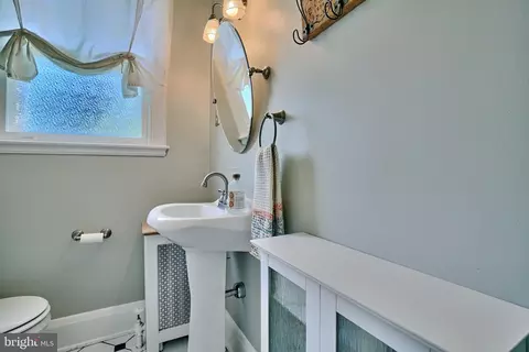 Bath - 725 Dunkirk Rd, Baltimore, MD 21212 photo 1 of 5