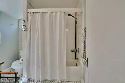 Bath - 725 Dunkirk Rd, Baltimore, MD 21212 photo 5 of 5