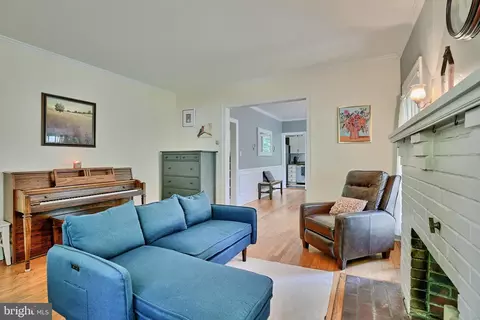 Living - 725 Dunkirk Rd, Baltimore, MD 21212 photo 1 of 3