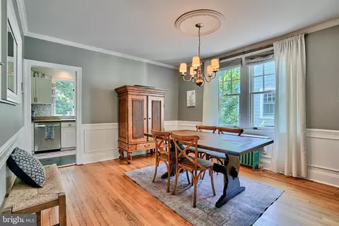 Dining - 725 Dunkirk Rd, Baltimore, MD 21212 photo 1 of 3