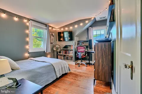 Bedroom - 725 Dunkirk Rd, Baltimore, MD 21212 photo 4 of 7