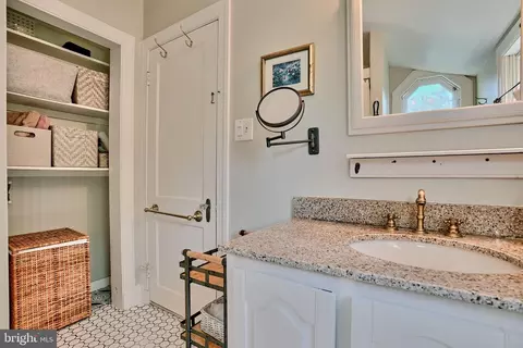 Bath - 725 Dunkirk Rd, Baltimore, MD 21212 photo 4 of 5