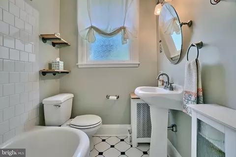 Bath - 725 Dunkirk Rd, Baltimore, MD 21212 photo 3 of 5
