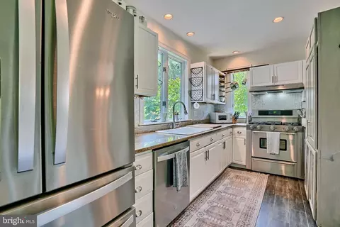 Kitchen - 725 Dunkirk Rd, Baltimore, MD 21212 photo 2 of 3