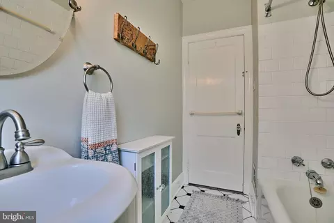 Bath - 725 Dunkirk Rd, Baltimore, MD 21212 photo 2 of 5