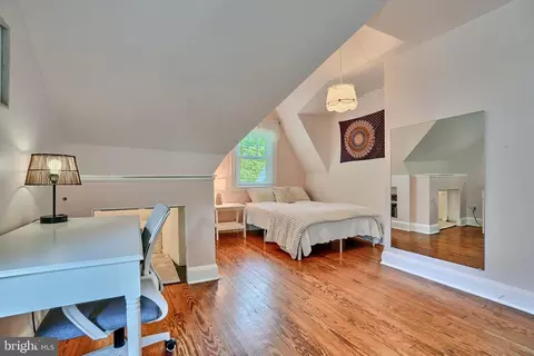 Bedroom - 725 Dunkirk Rd, Baltimore, MD 21212 photo 3 of 7