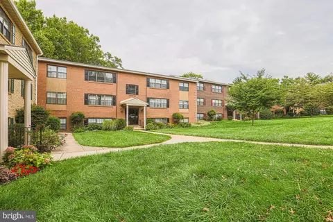 26 Alanbrooke Ct #26F, Towson, MD 21204
