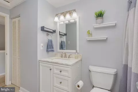 Bath - 41 Cavan Grn, Nottingham, MD 21236 photo 1 of 3