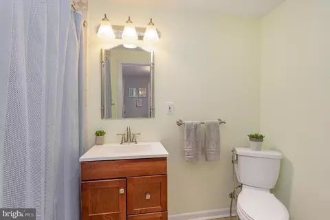 Bath - 41 Cavan Grn, Nottingham, MD 21236 photo 3 of 3