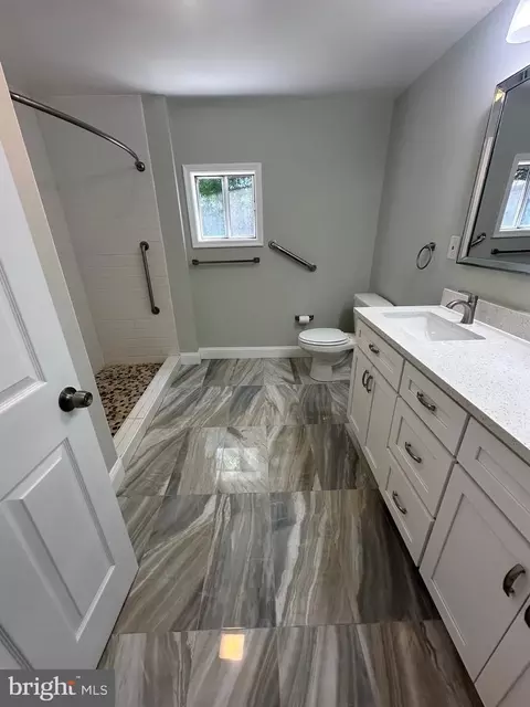 Bath - 21 Hazel Ave, Halethorpe, MD 21227 photo 2 of 5