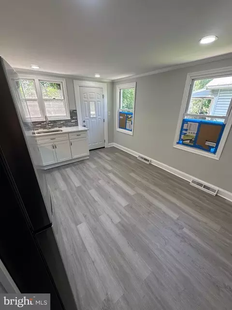 Entry Way - 21 Hazel Ave, Halethorpe, MD 21227 photo 1 of 4