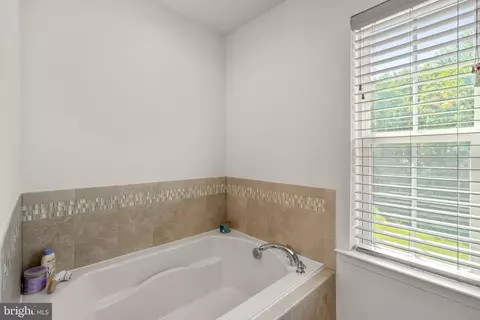 Bath - 910 Morgan Run Rd, Middle River, MD 21220 photo 3 of 5