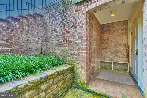 Exterior - 11 Devon Hill Rd #B4, Baltimore, MD 21210 photo 2 of 8