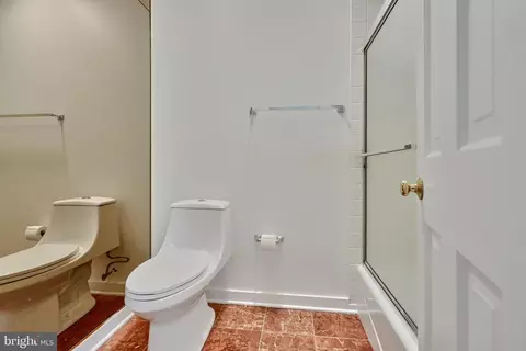Bath - 11 Devon Hill Rd #B4, Baltimore, MD 21210 photo 3 of 4