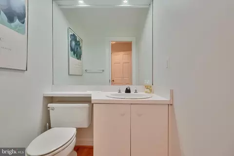 Bath - 11 Devon Hill Rd #B4, Baltimore, MD 21210 photo 1 of 4