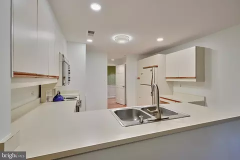 Kitchen - 11 Devon Hill Rd #B4, Baltimore, MD 21210 photo 2 of 3