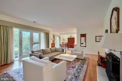 Living - 11 Devon Hill Rd #B4, Baltimore, MD 21210 photo 2 of 2