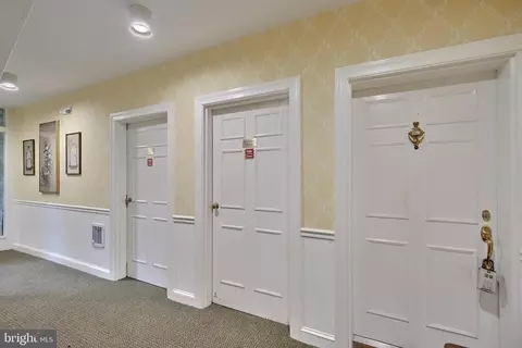 Entry Way - 11 Devon Hill Rd #B4, Baltimore, MD 21210 photo 7 of 8