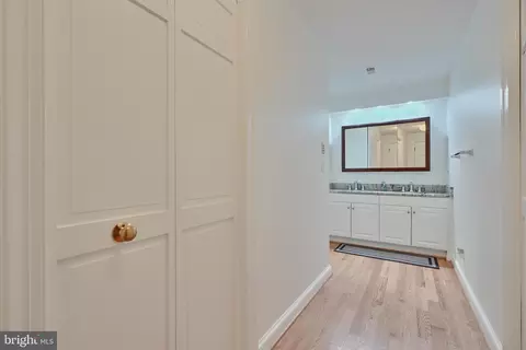 Entry Way - 11 Devon Hill Rd #B4, Baltimore, MD 21210 photo 6 of 8