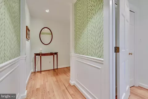 Entry Way - 11 Devon Hill Rd #B4, Baltimore, MD 21210 photo 1 of 8