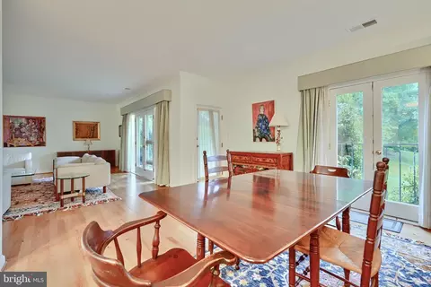 Dining - 11 Devon Hill Rd #B4, Baltimore, MD 21210 photo 4 of 4