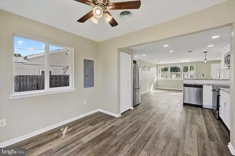 29 Right Aileron, Middle River, MD 21220 photo 5