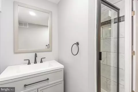 Bath - 1949 Guy Way, Dundalk, MD 21222 photo 2 of 3