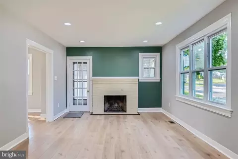 Living - 1 A Glenmore Ave, Baltimore, MD 21206 photo 3 of 4