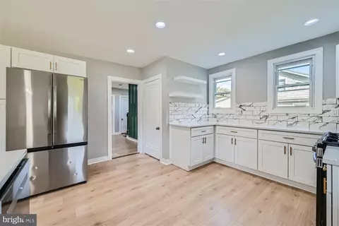 Entry Way - 1 A Glenmore Ave, Baltimore, MD 21206 photo 2 of 2