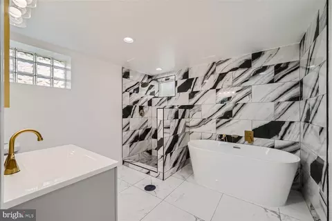 Bath - 1 A Glenmore Ave, Baltimore, MD 21206 photo 4 of 4