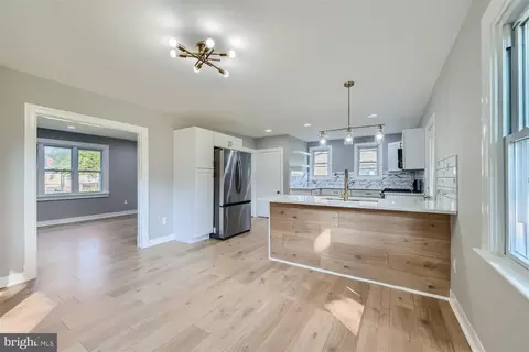 Entry Way - 1 A Glenmore Ave, Baltimore, MD 21206 photo 1 of 2