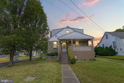 818 Essex Ave, Essex, MD 21221