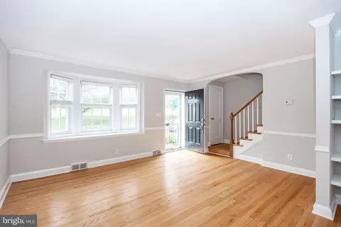 Living - 173 Dumbarton Rd, Baltimore, MD 21212 photo 3 of 4