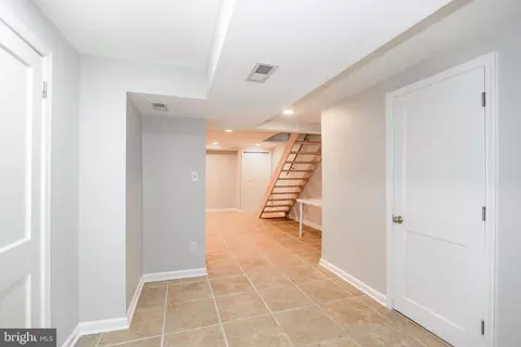 Entry Way - 173 Dumbarton Rd, Baltimore, MD 21212 photo 2 of 3