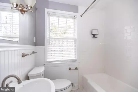 Bath - 173 Dumbarton Rd, Baltimore, MD 21212 photo 1 of 1