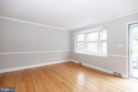 Living - 173 Dumbarton Rd, Baltimore, MD 21212 photo 2 of 4