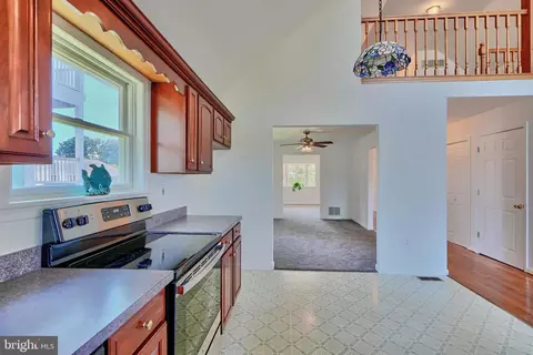 Entry Way - 7202 Waldman Ave, Sparrows Point, MD 21219 photo 4 of 11