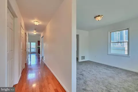 Entry Way - 7202 Waldman Ave, Sparrows Point, MD 21219 photo 2 of 11