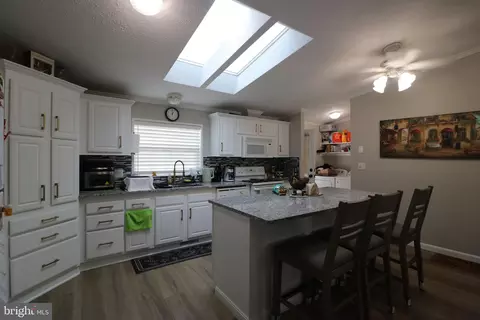 3302 Jonquil Ln, Middle River, MD 21220 photo 9