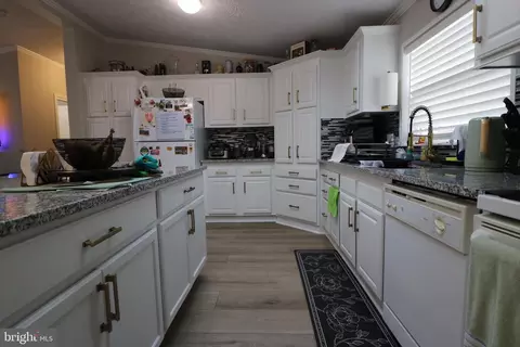 3302 Jonquil Ln, Middle River, MD 21220 photo 12