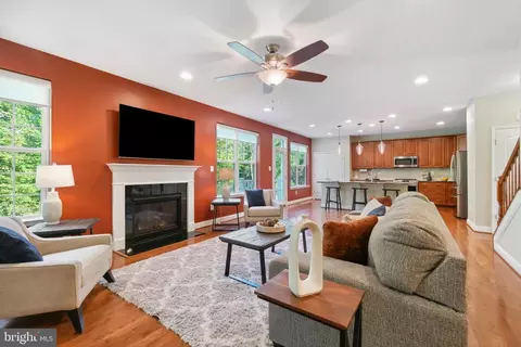 Living - 1036 Collier Run Rd, Middle River, MD 21220 photo 2 of 5