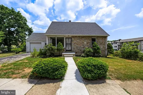 8129 Oakleigh Rd, Parkville, MD 21234