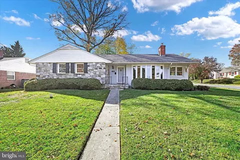 1824 Vista Ln, Lutherville Timonium, MD 21093