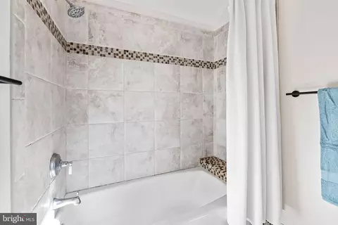 Bath - 514 Murdock Rd, Baltimore, MD 21212 photo 3 of 4