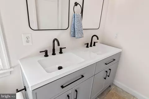 Bath - 514 Murdock Rd, Baltimore, MD 21212 photo 2 of 4