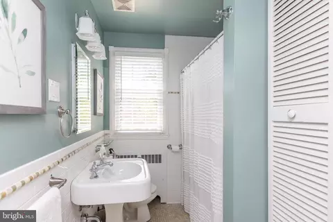Bath - 230 Regester Ave, Baltimore, MD 21212 photo 1 of 2