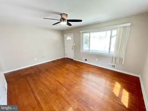 Living - 207 4th, Lansdowne, MD 21227 photo 3 of 4